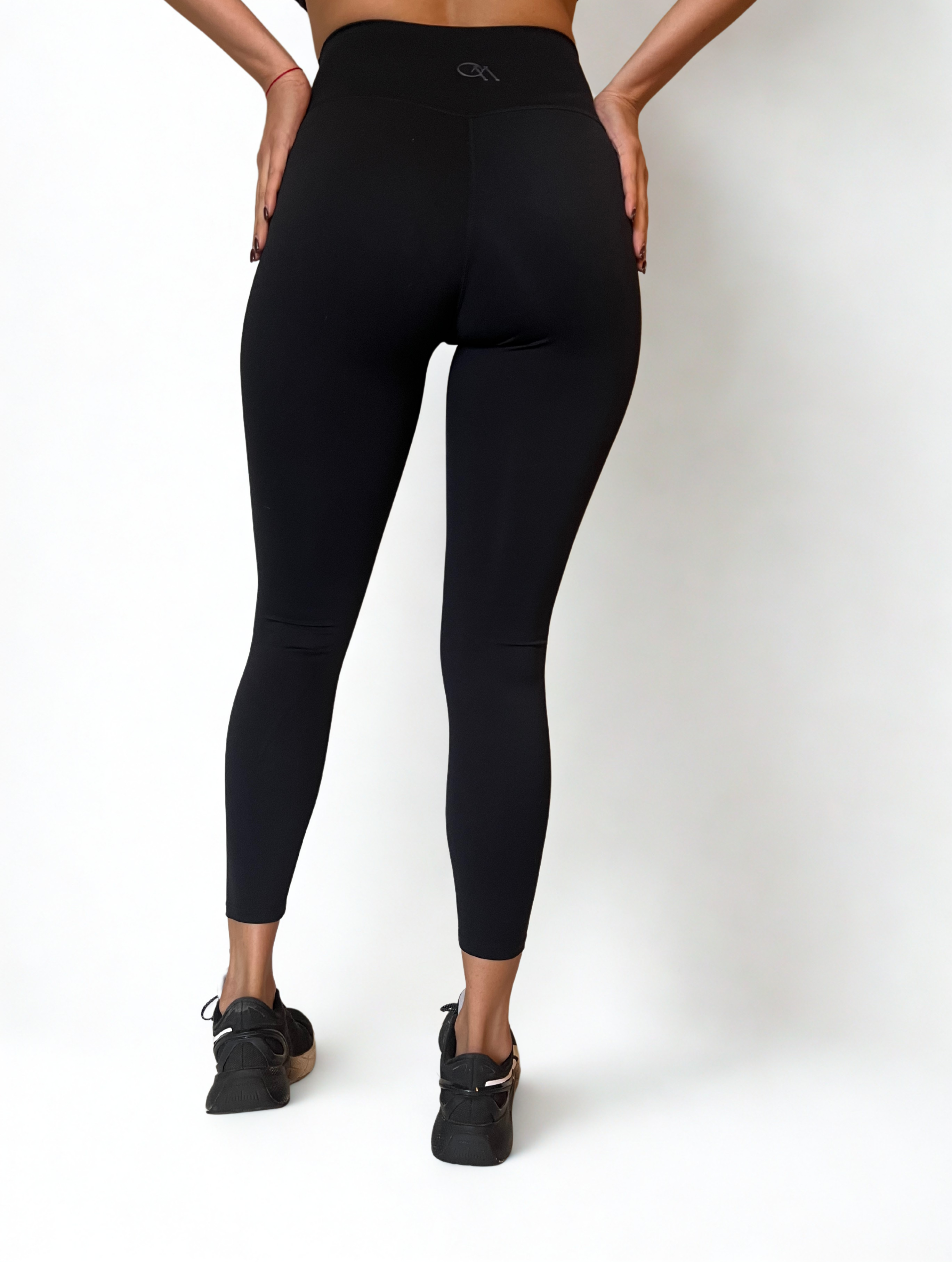 calza deportiva negro para mujer con control de abdomen, ideal para entrenamiento