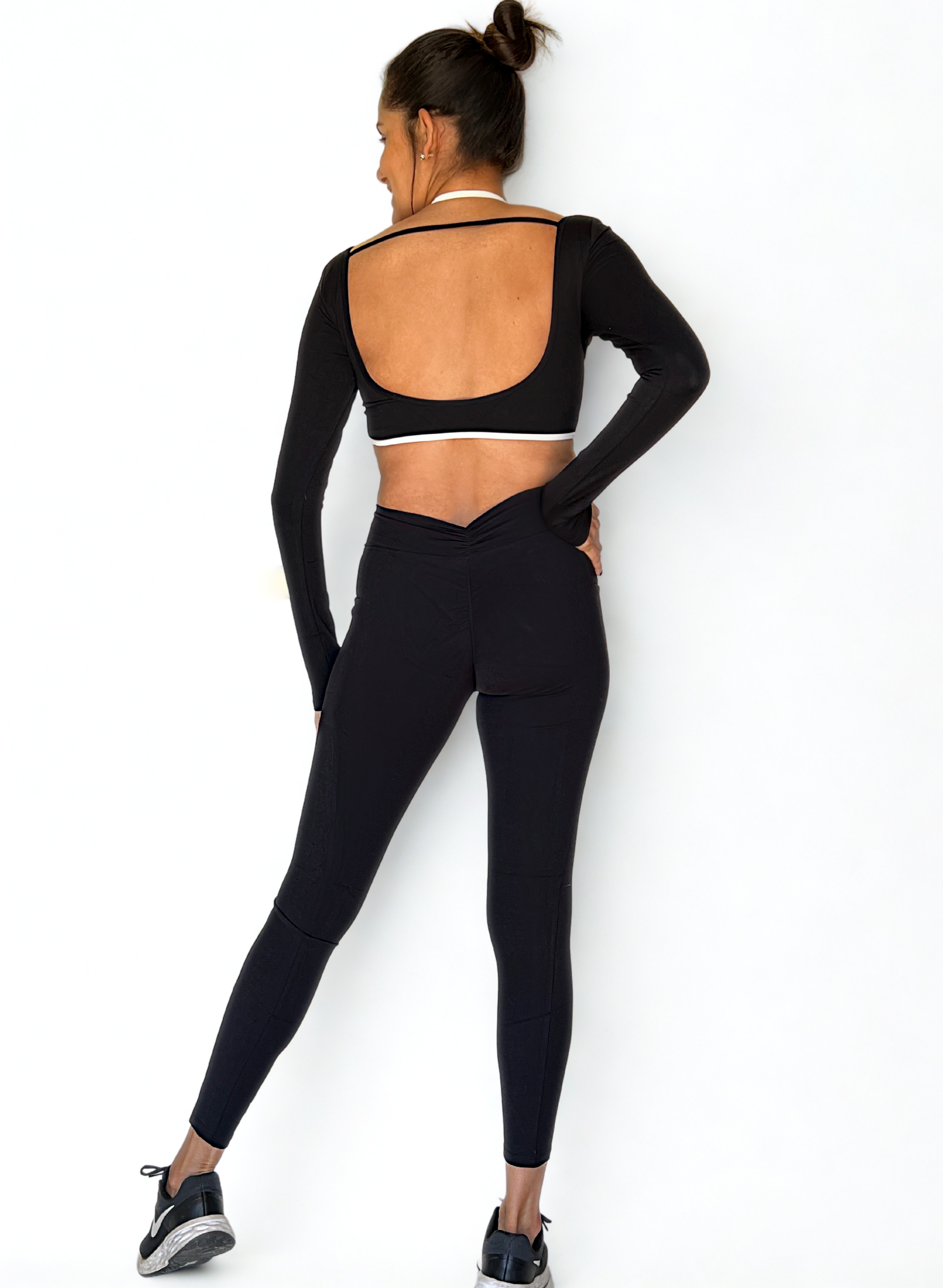 calza deportiva negro para mujer con control de abdomen, ideal para entrenamiento