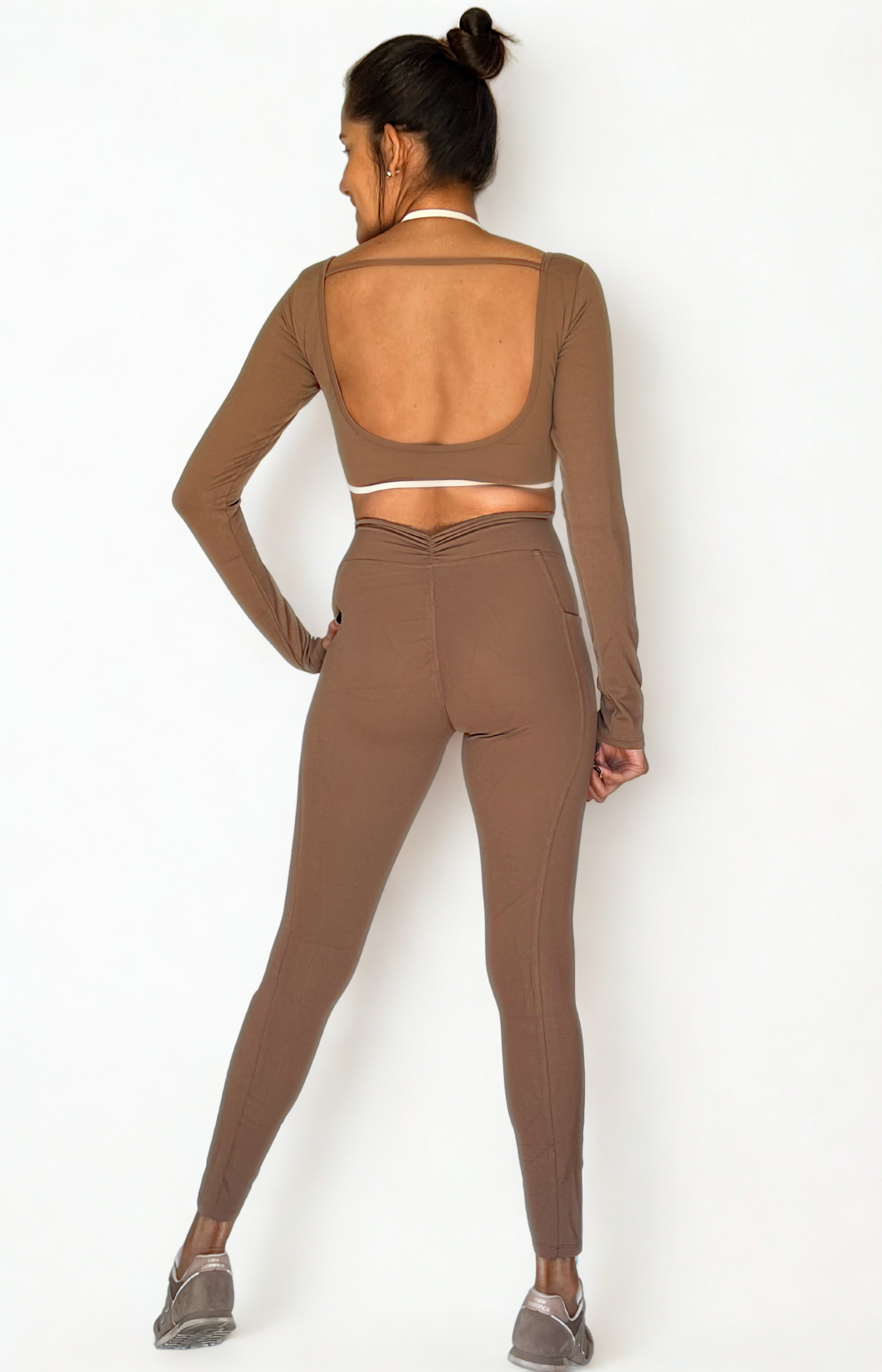 calza deportiva cafe para mujer con control de abdomen, ideal para entrenamiento