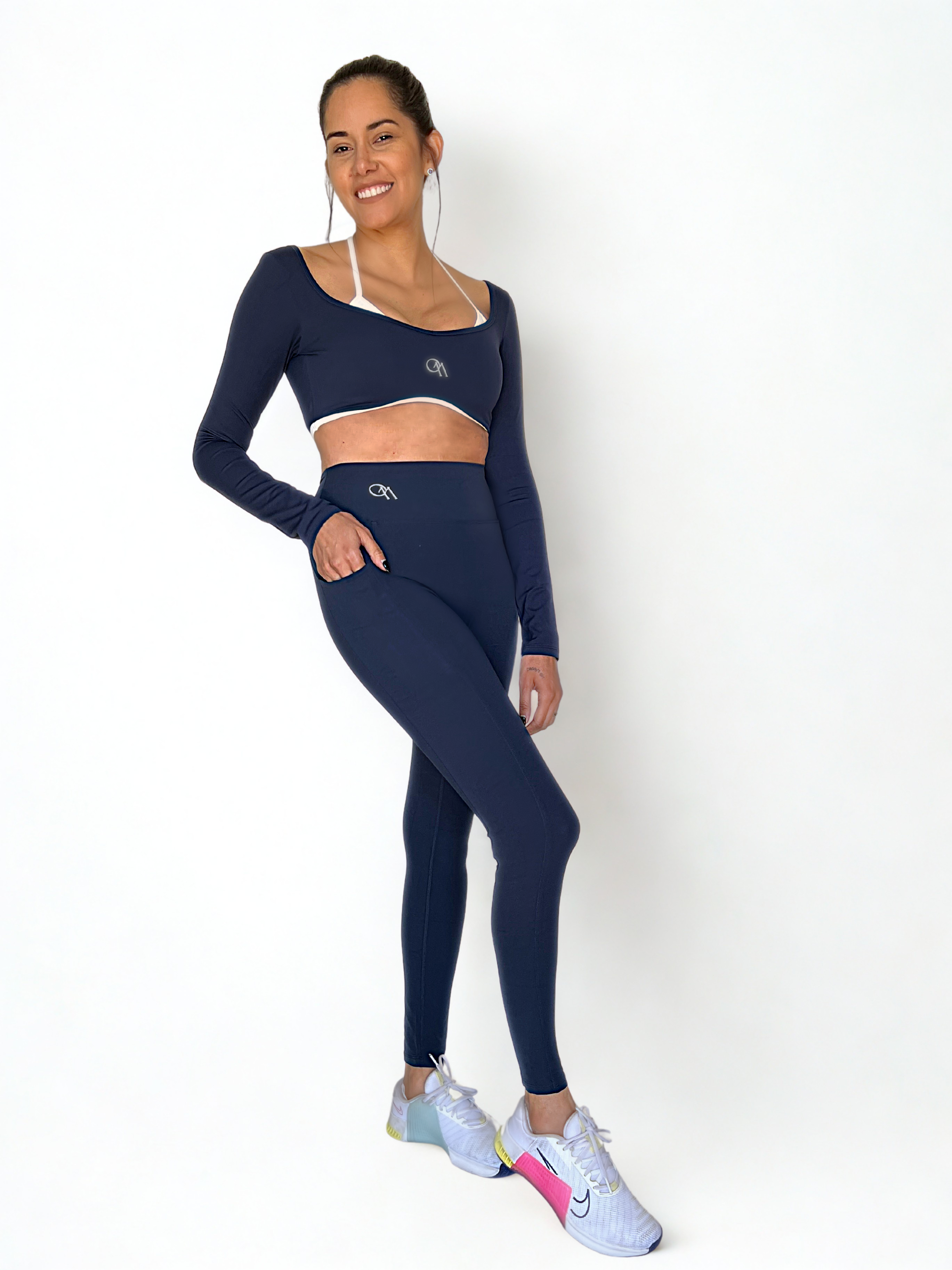 calza deportiva azul marino para mujer con control de abdomen, ideal para entrenamiento