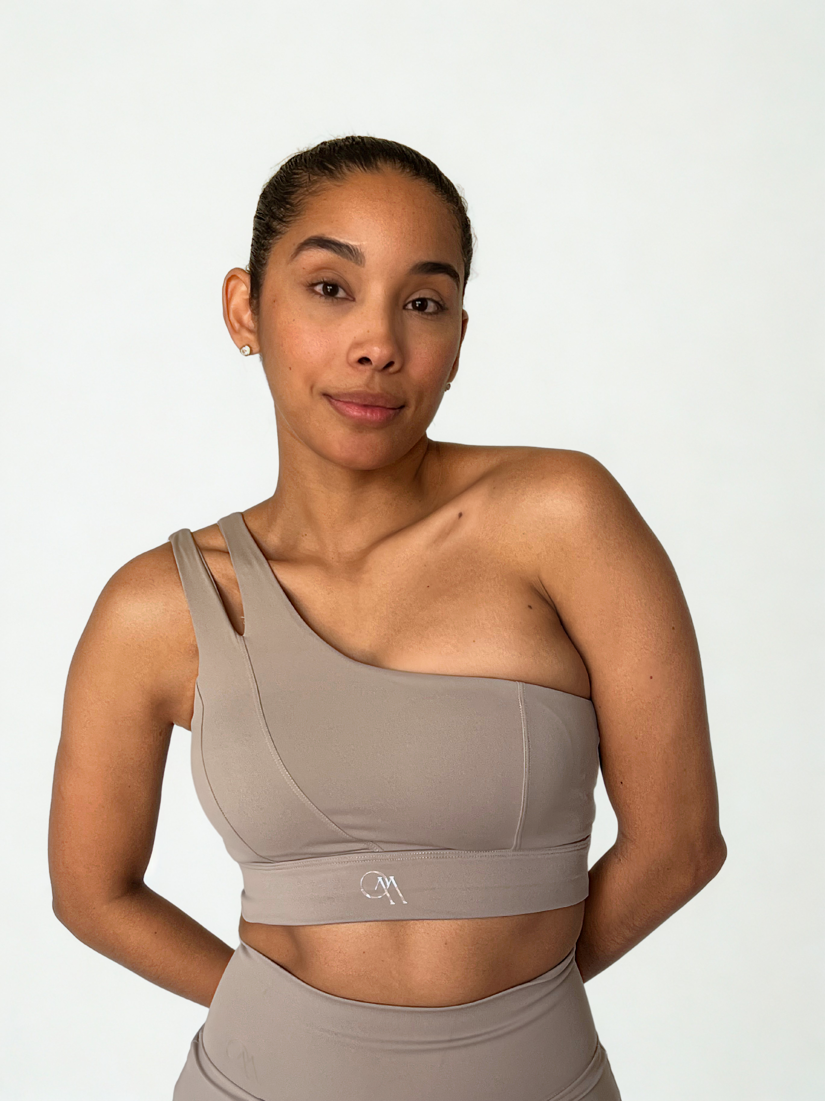 crop top deportivo cafe para mujer de mangas largas estilo oversize, ideal para entrenamiento