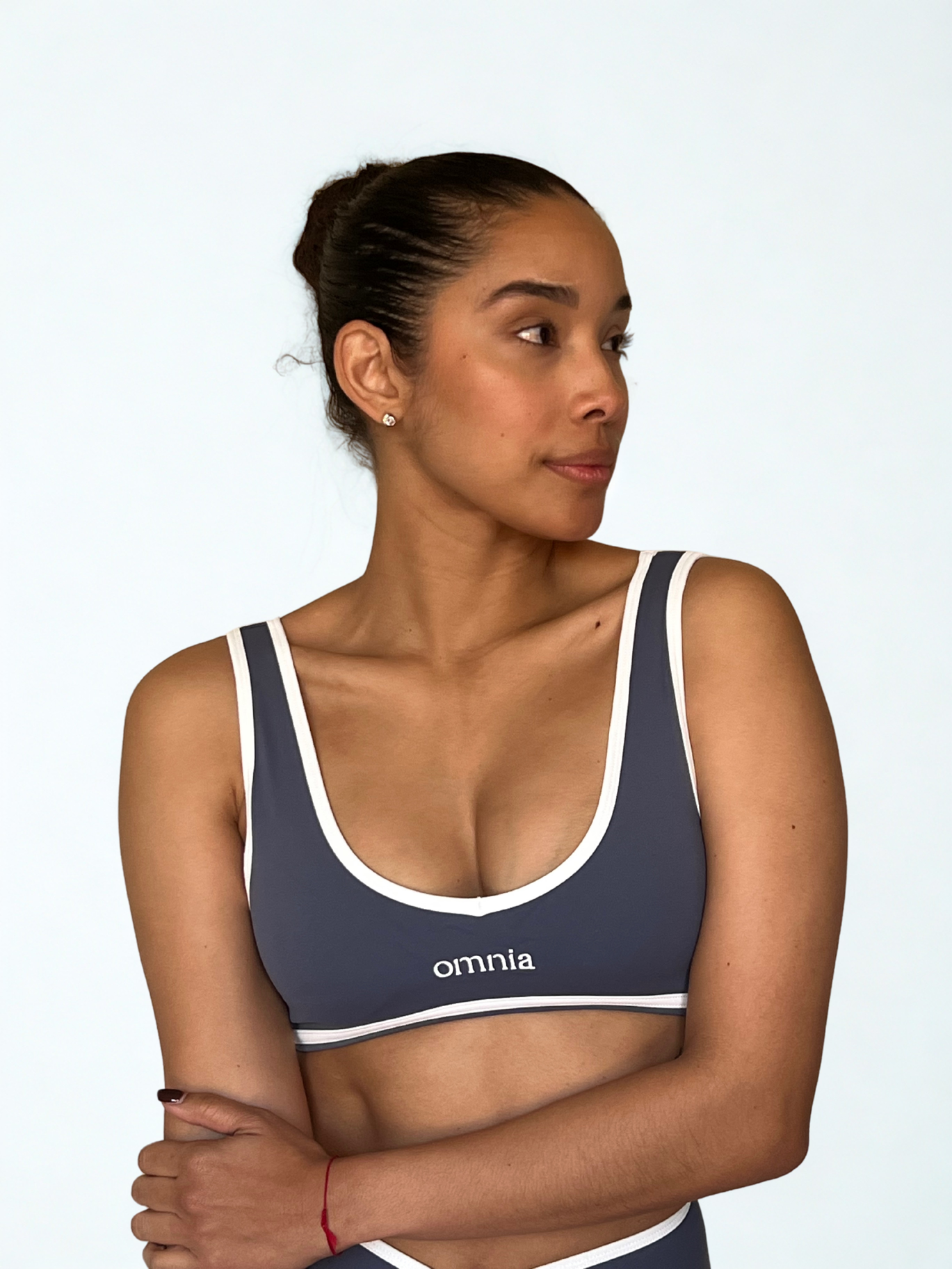 top deportivo azul  para mujer con soporte medio, ideal para gimnasio