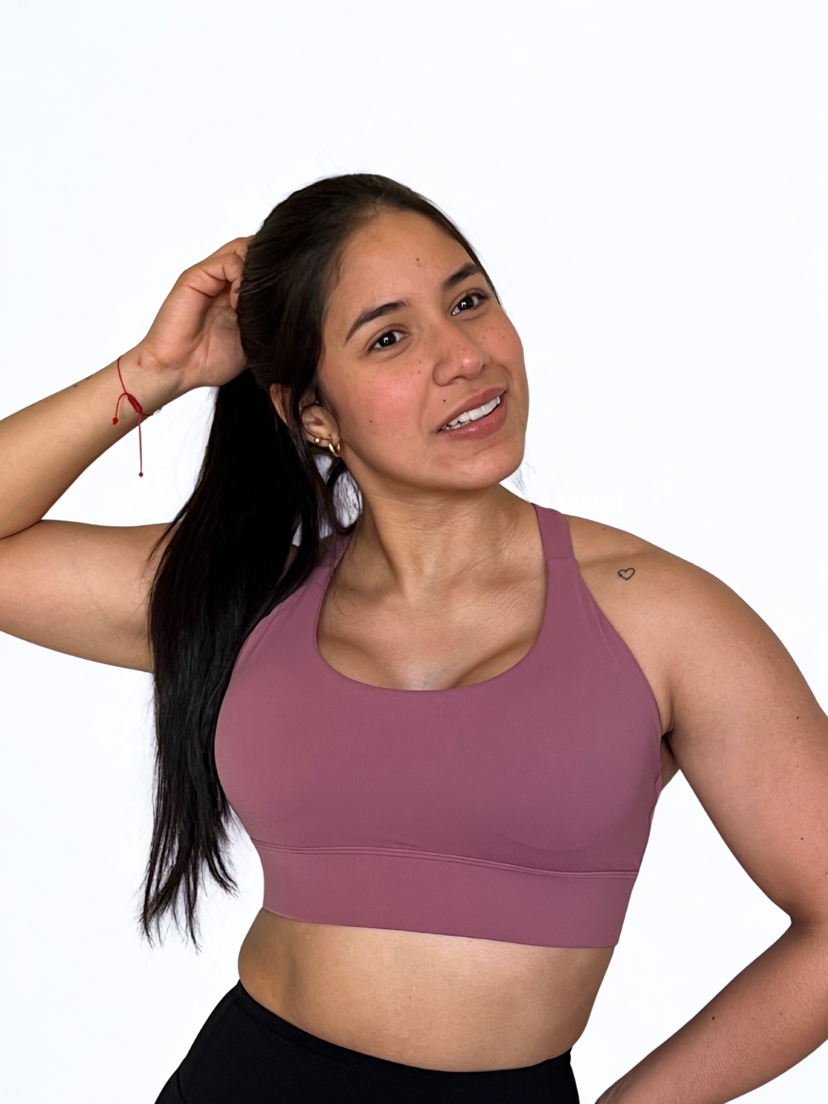 top deportivo burdeo para mujer con soporte medio, ideal para gimnasio