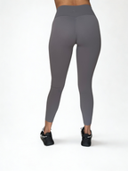 calza deportiva gris para mujer con control de abdomen, ideal para entrenamiento