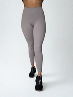 calza deportiva gris para mujer con control de abdomen, ideal para entrenamiento