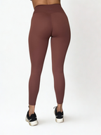 calza deportiva cafe para mujer con control de abdomen, ideal para entrenamiento