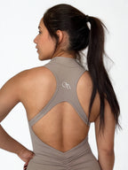enterizo deportivo beige para mujer, ideal para yoga o pilates