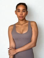 enterizo deportivo beige para mujer, ideal para yoga o pilates