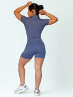 enterizo deportivo azul marino para mujer con espalda cruzada, ideal para yoga o pilates