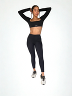 calza deportiva negra para mujer con control de abdomen, ideal para entrenamiento