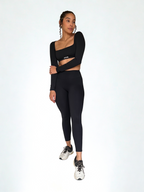top deportivo negro para mujer con soporte medio, ideal para entrenamiento intenso y crossfit