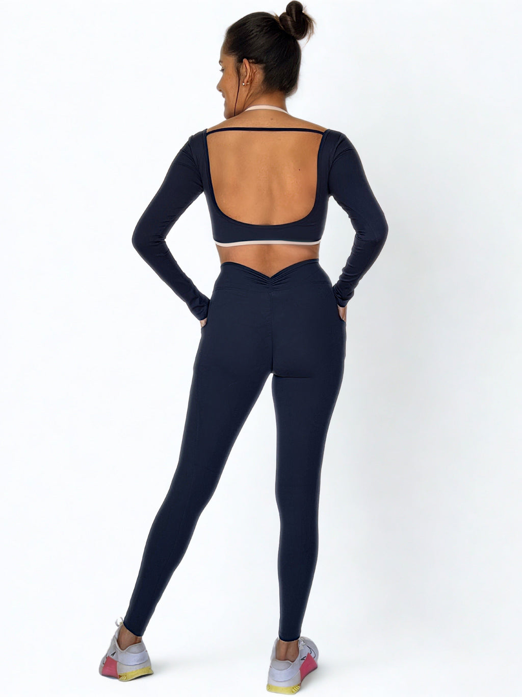 calza deportiva azul marino para mujer con control de abdomen, ideal para entrenamiento