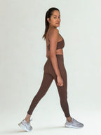 calza deportiva cafe para mujer con control de abdomen, ideal para entrenamiento