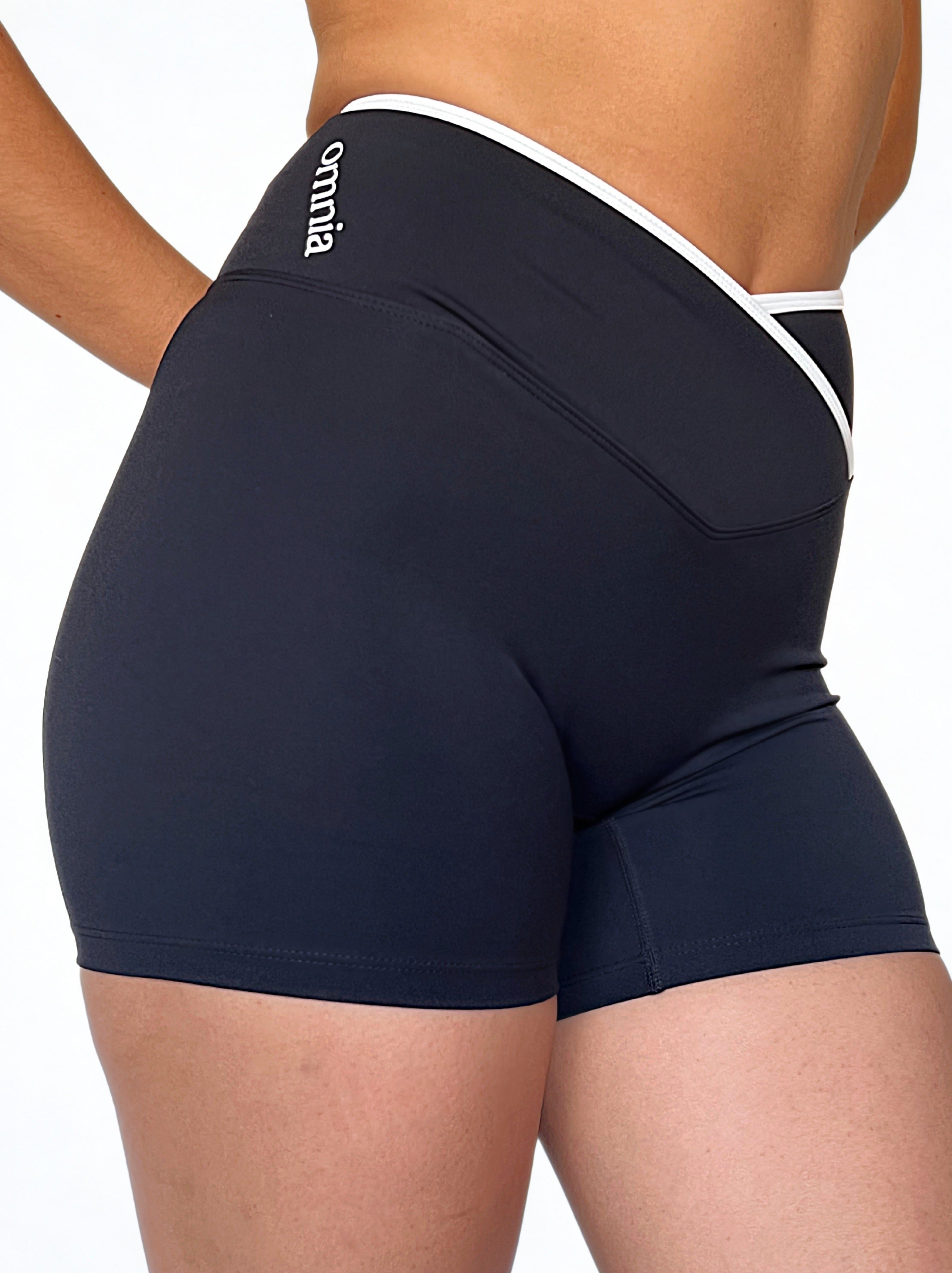 calza deportiva negra para mujer con control de abdomen, ideal para entrenamiento