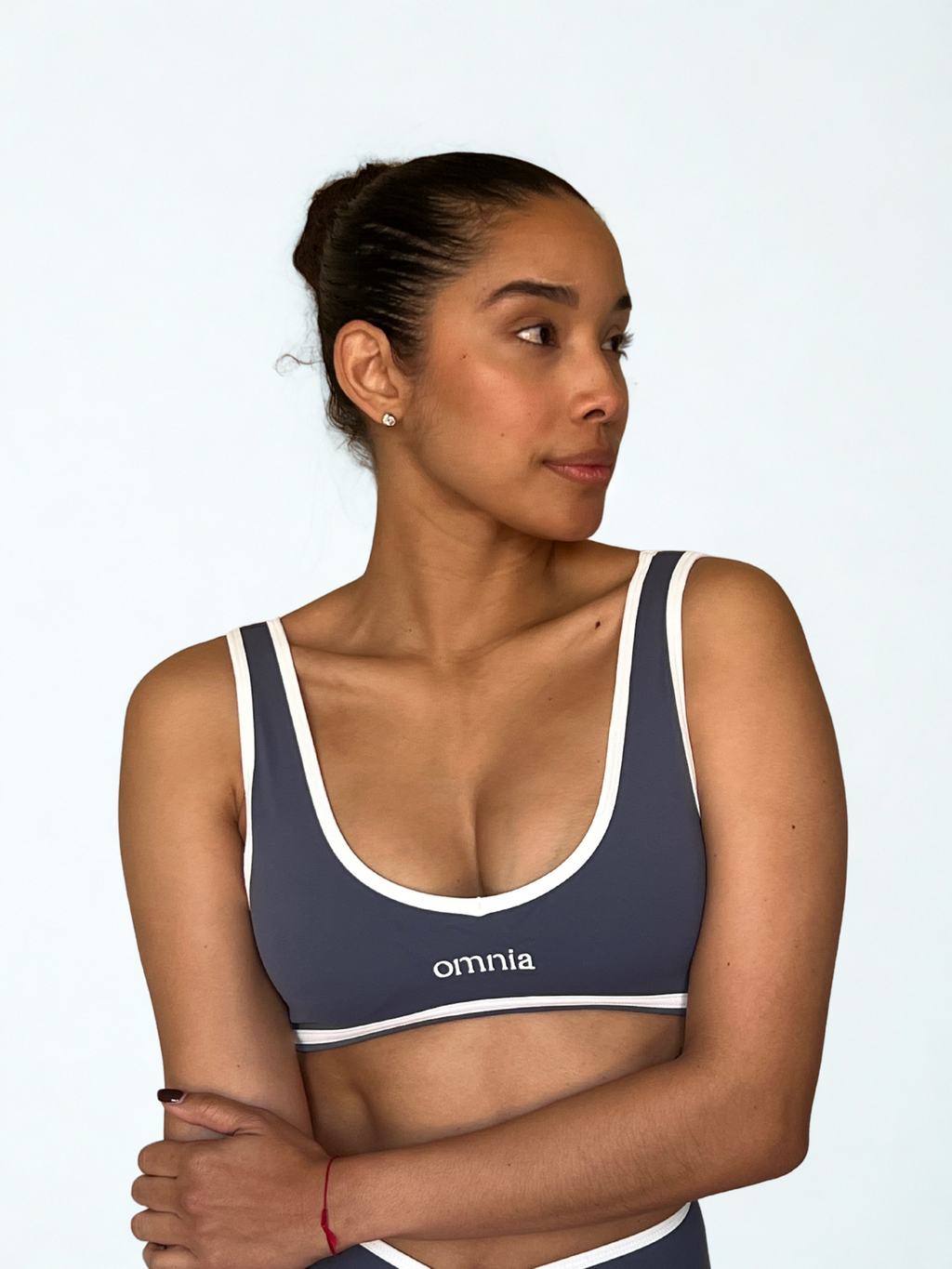 top deportivo azul  para mujer con soporte medio, ideal para gimnasio