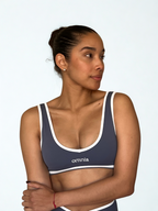 top deportivo azul  para mujer con soporte medio, ideal para gimnasio