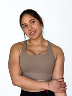 top deportivo cafe para mujer con soporte alto, ideal para entrenamiento intenso y crossfit