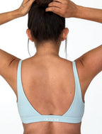 top deportivo verde menta para mujer con soporte medio, ideal para gimnasio